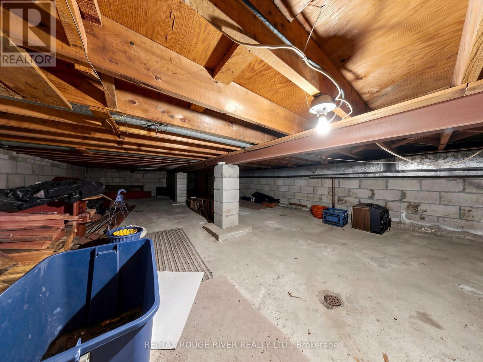 99 OAKLEY BOULEVARD - 32