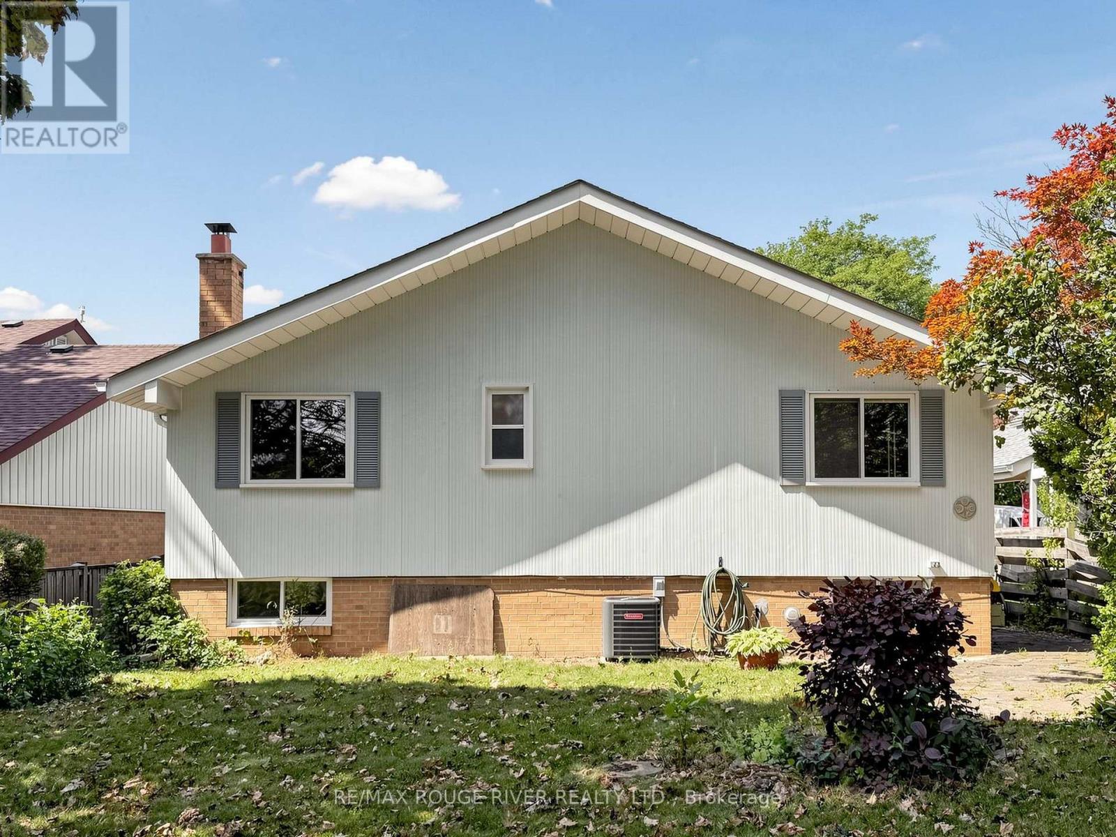 99 OAKLEY BOULEVARD - 34