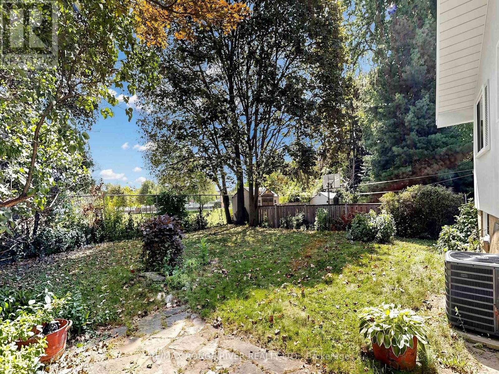 99 OAKLEY BOULEVARD - 36