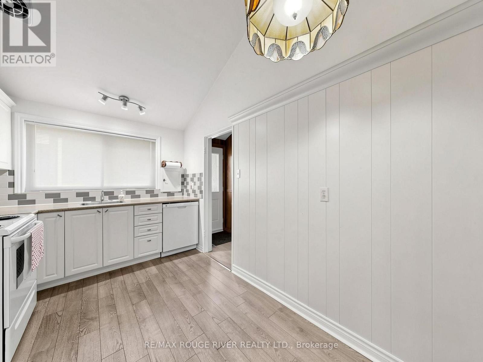 99 OAKLEY BOULEVARD - 9