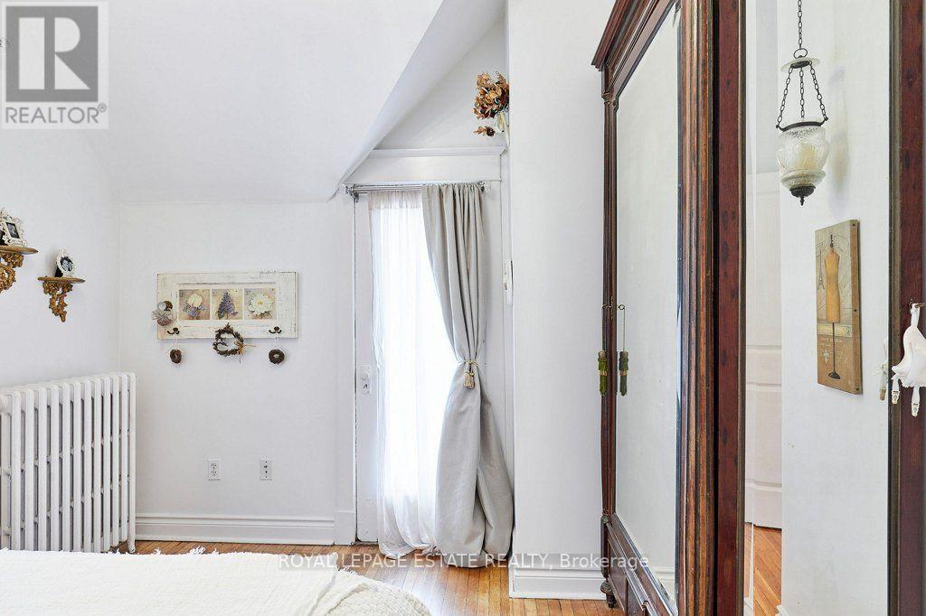 57 SILVER BIRCH AVENUE - 32