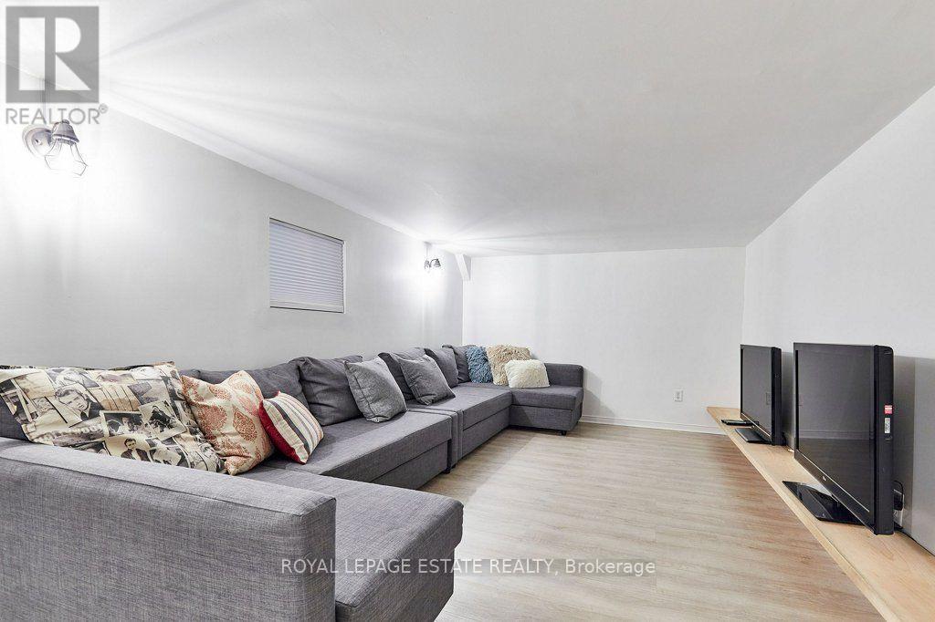 57 SILVER BIRCH AVENUE - 41