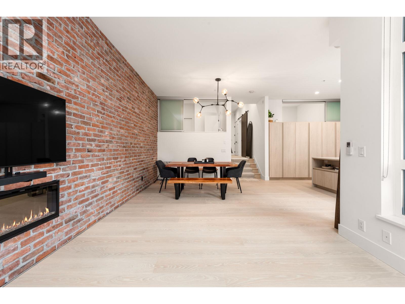 219 300 SALTER STREET, New Westminster