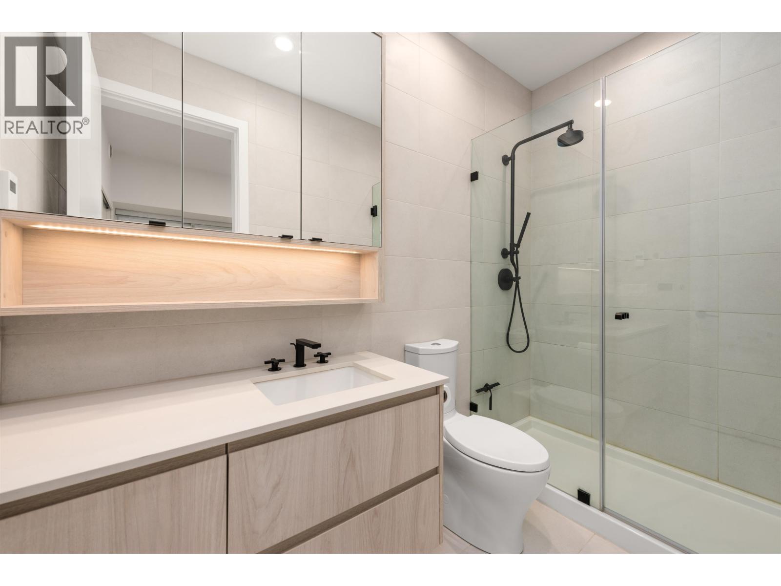 219 300 SALTER STREET, New Westminster