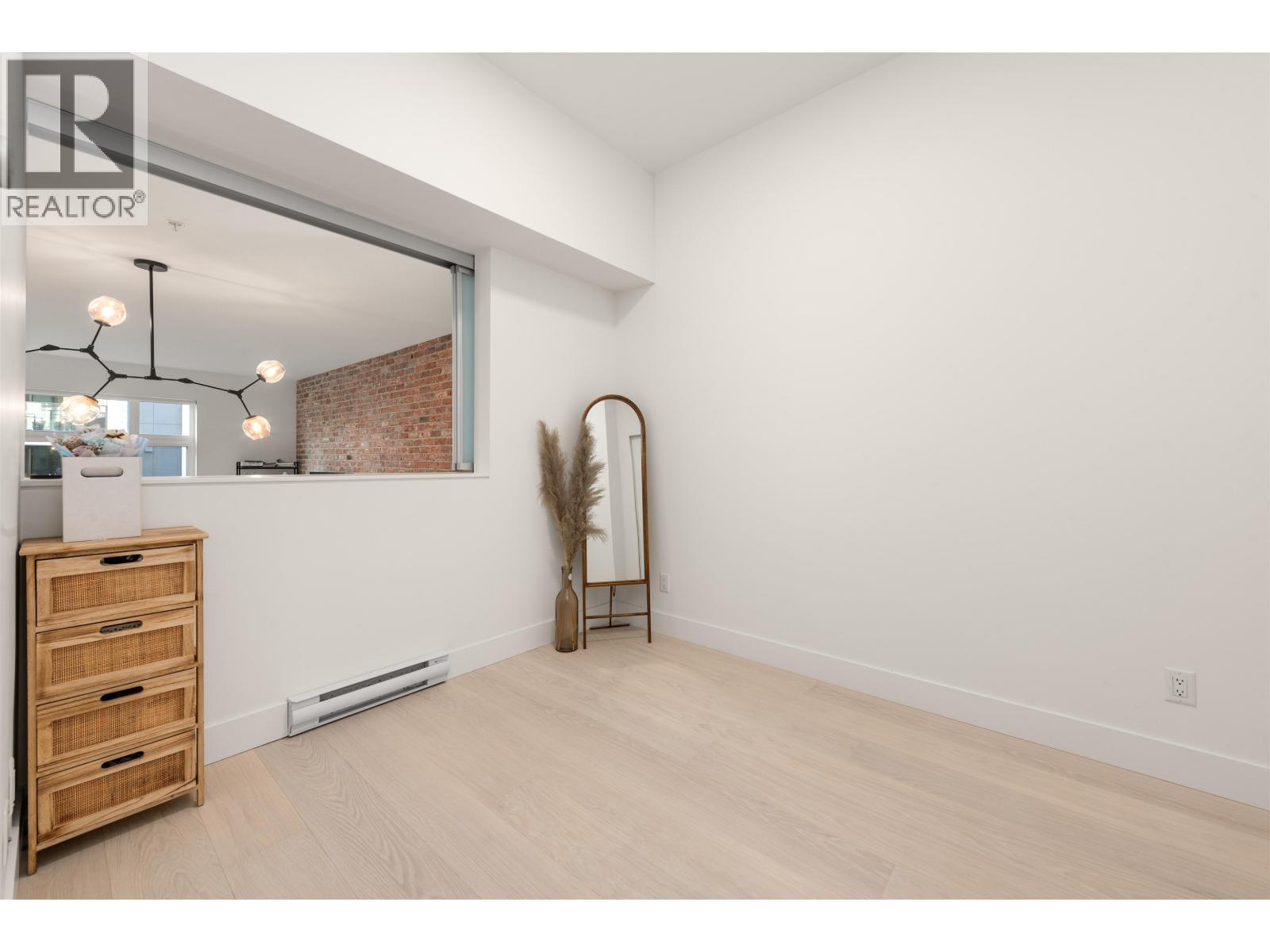 219 300 SALTER STREET, New Westminster