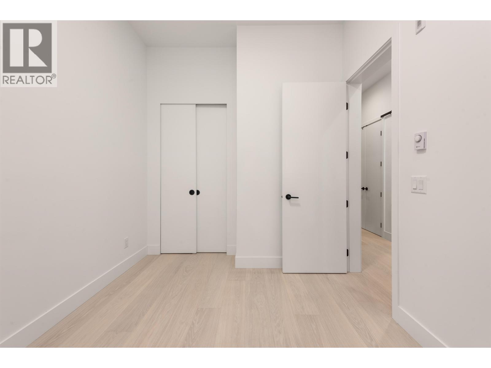 219 300 SALTER STREET, New Westminster