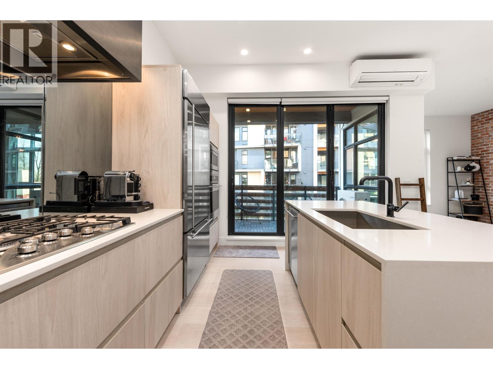 219 300 SALTER STREET, New Westminster