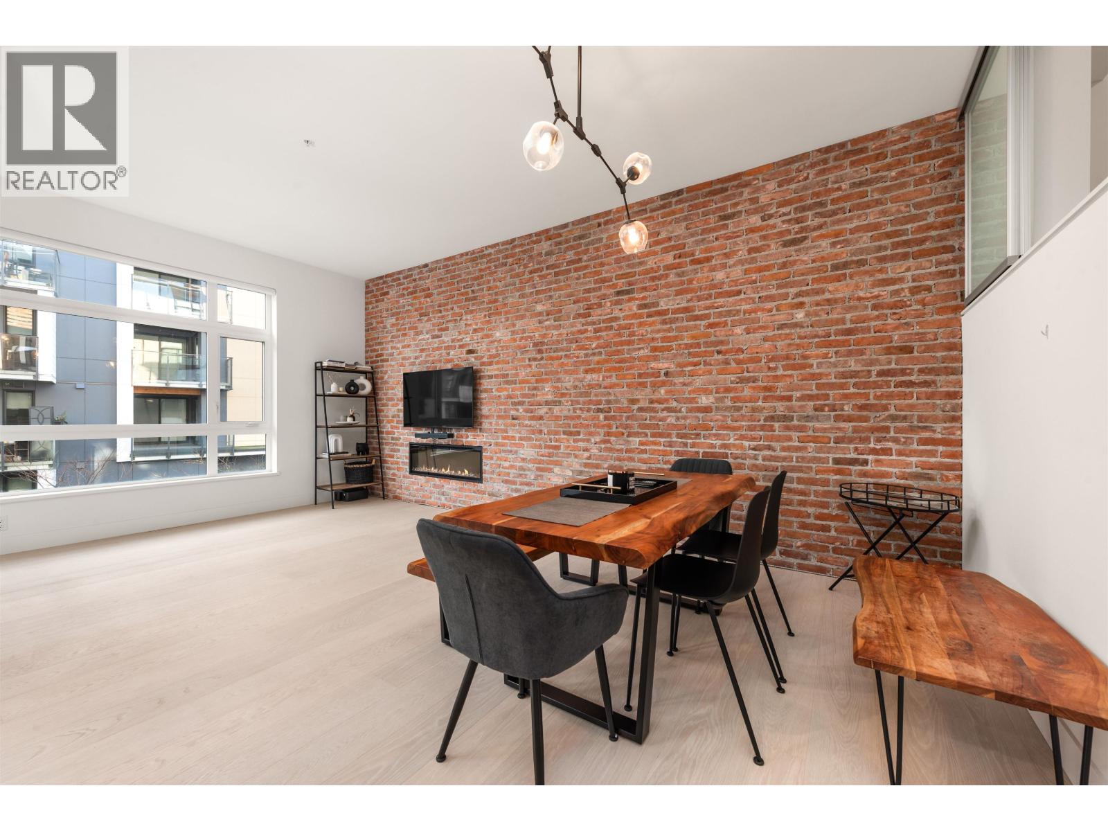 219 300 SALTER STREET, New Westminster