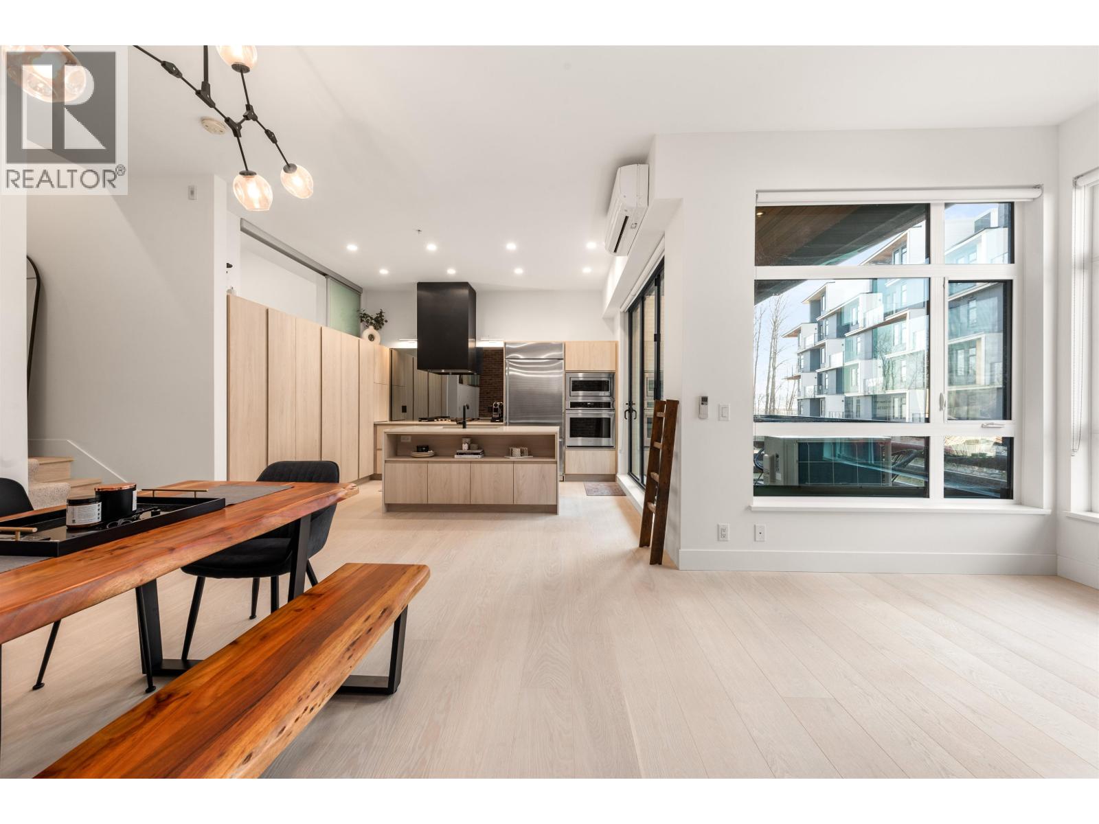 219 300 SALTER STREET, New Westminster