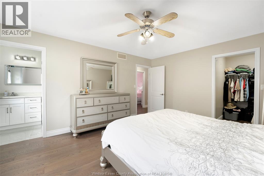 4205 BARTON CRESCENT - 24