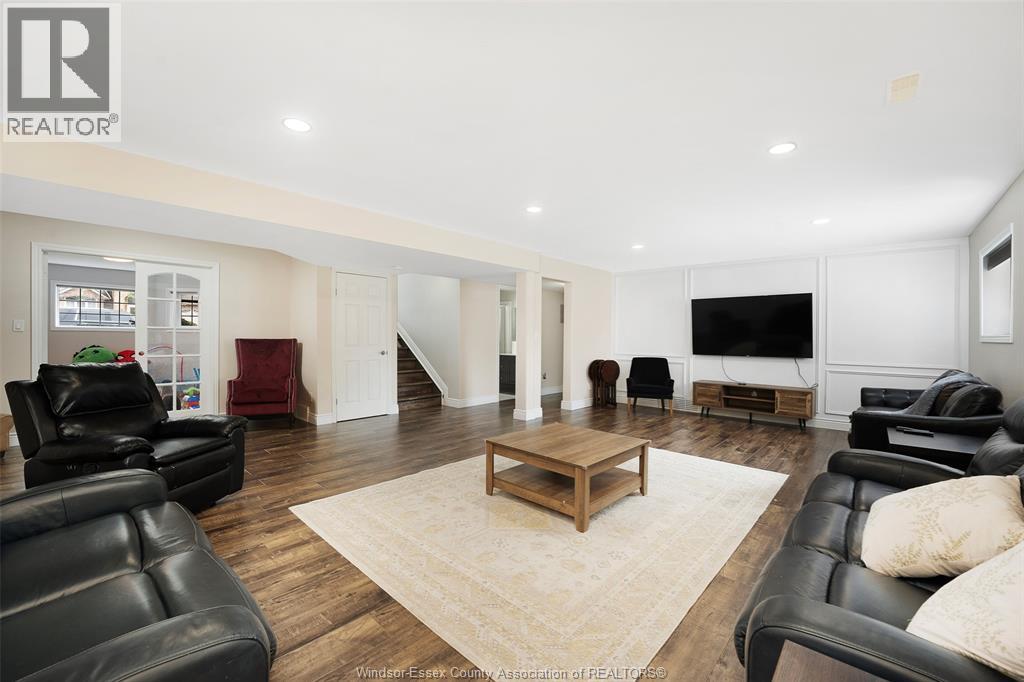 4205 BARTON CRESCENT - Image 32