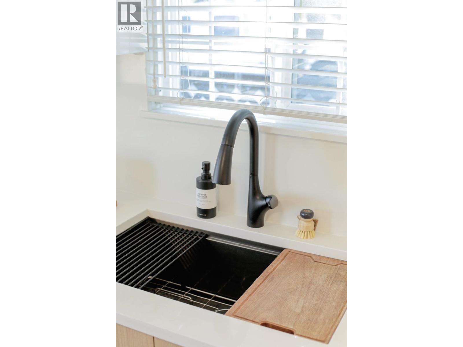 6 Bed, 4 Bath House for Sale in Vancouver – 1808 E 51ST AVENUE, Vancouver – MLS# R3158241 - Image 13
