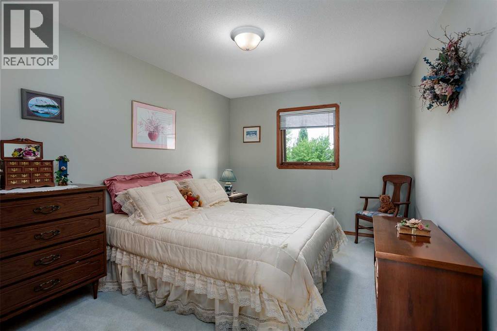 Listing photo – 5305 66 Street, Camrose