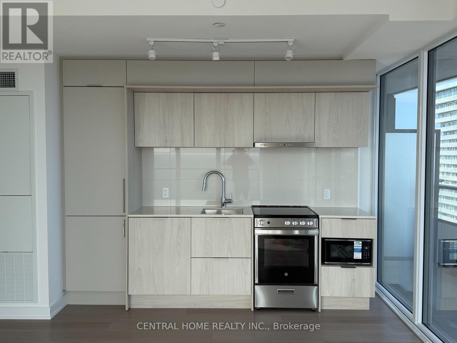Photo of 448 Burnhamthorpe Road