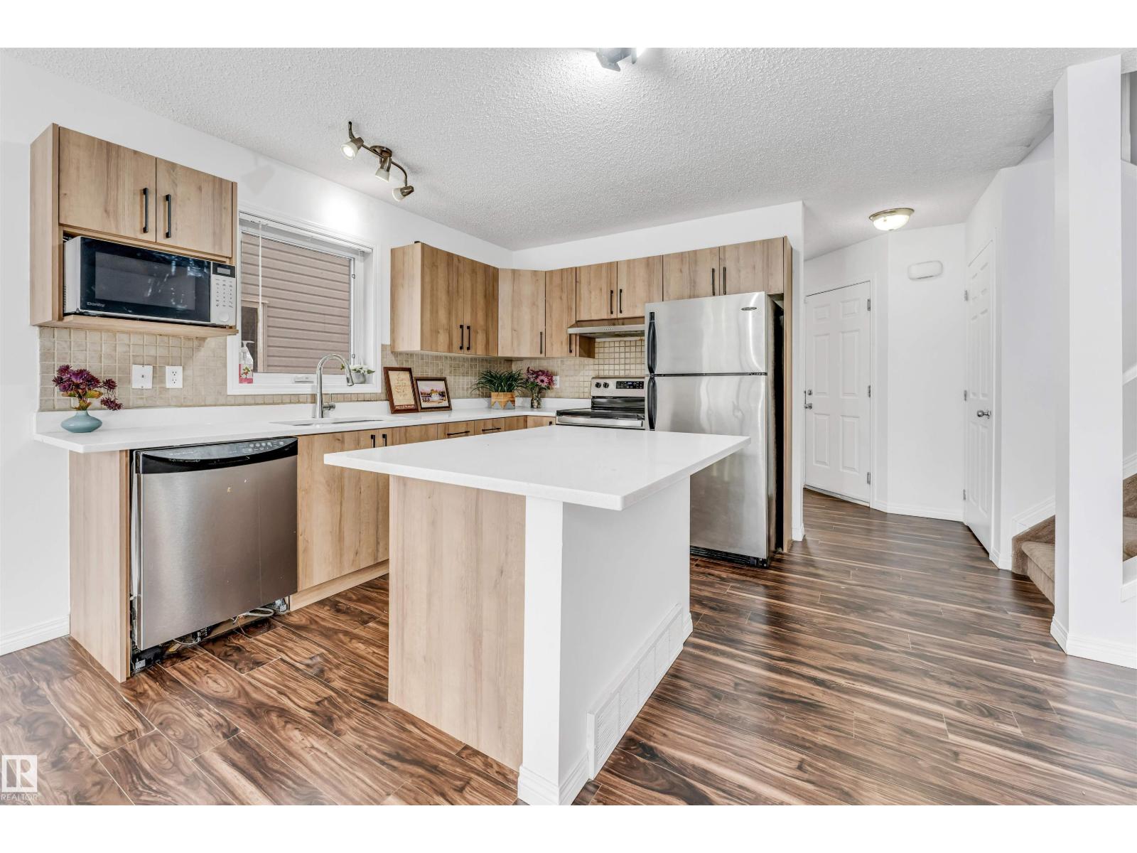 #96 4350 23 ST NW - Image 17