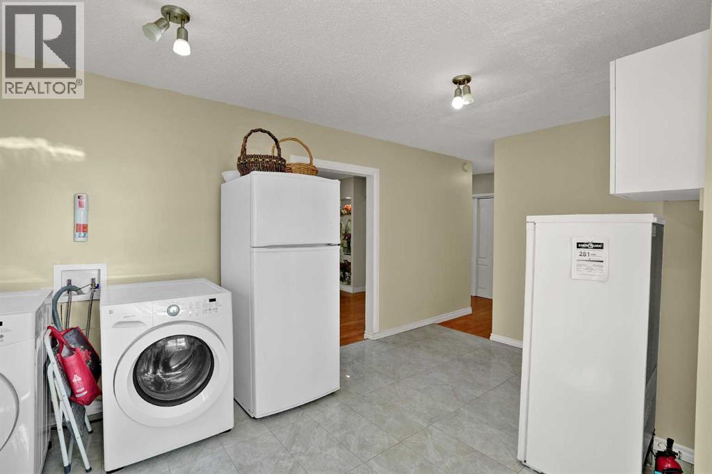 10315 8 Street SW - 39
