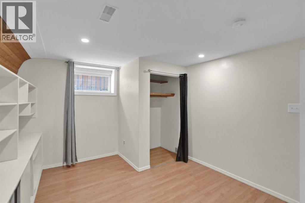 10315 8 Street SW - 28