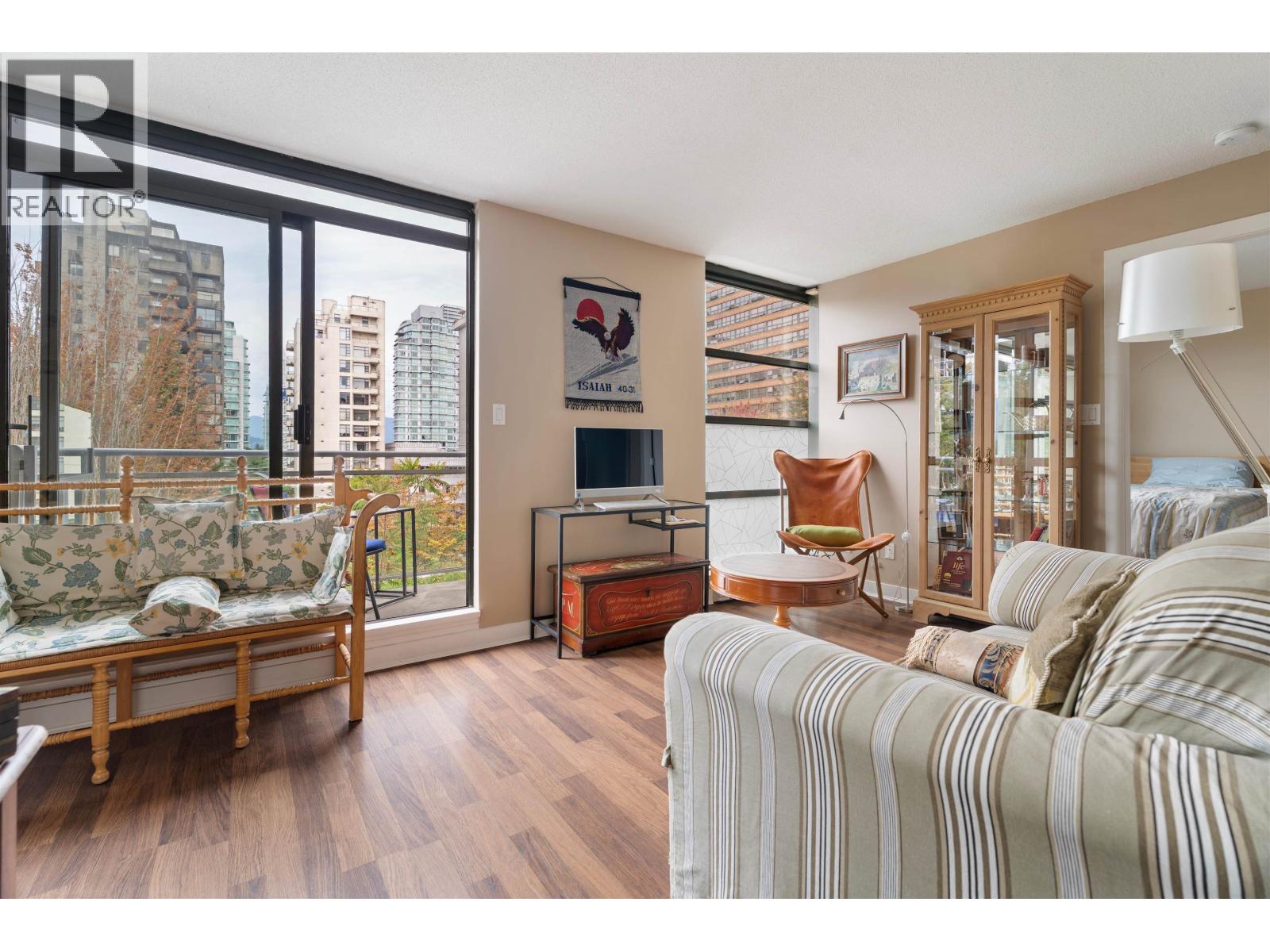 306 1688 ROBSON STREET
