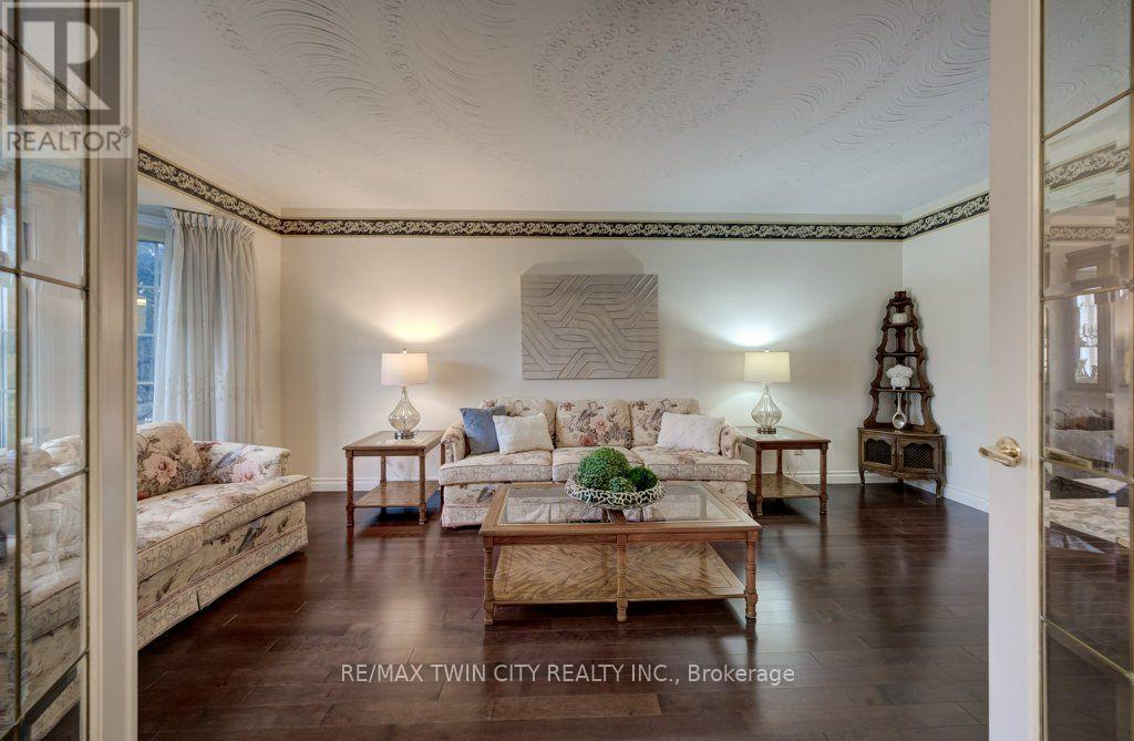 449 KNIGHTSBRIDGE COURT - 14