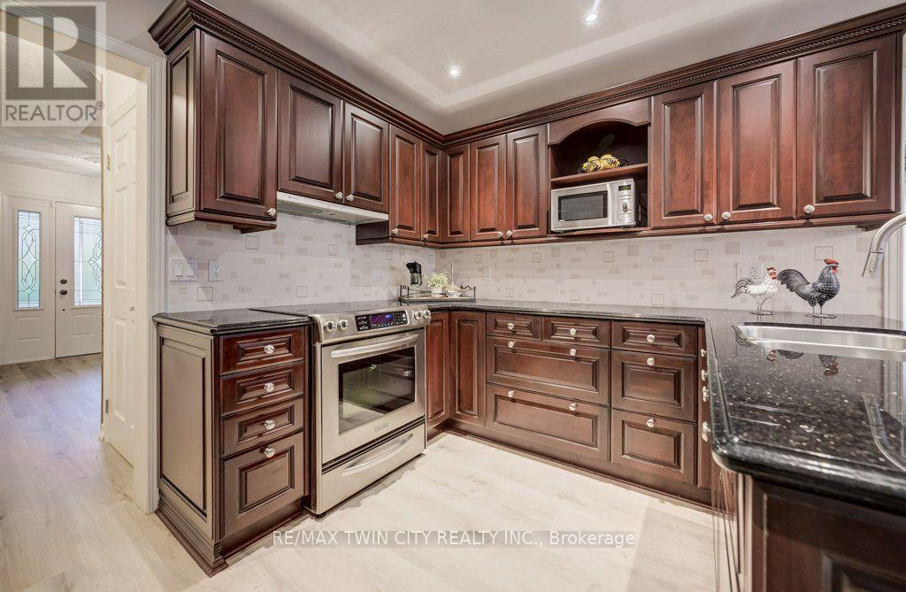 449 KNIGHTSBRIDGE COURT - 17