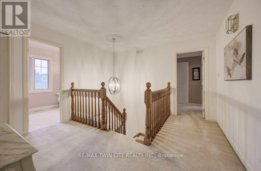 449 KNIGHTSBRIDGE COURT - 22