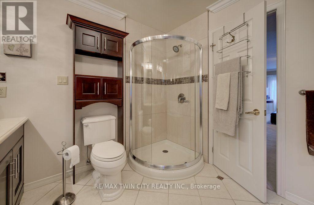 449 KNIGHTSBRIDGE COURT - 29