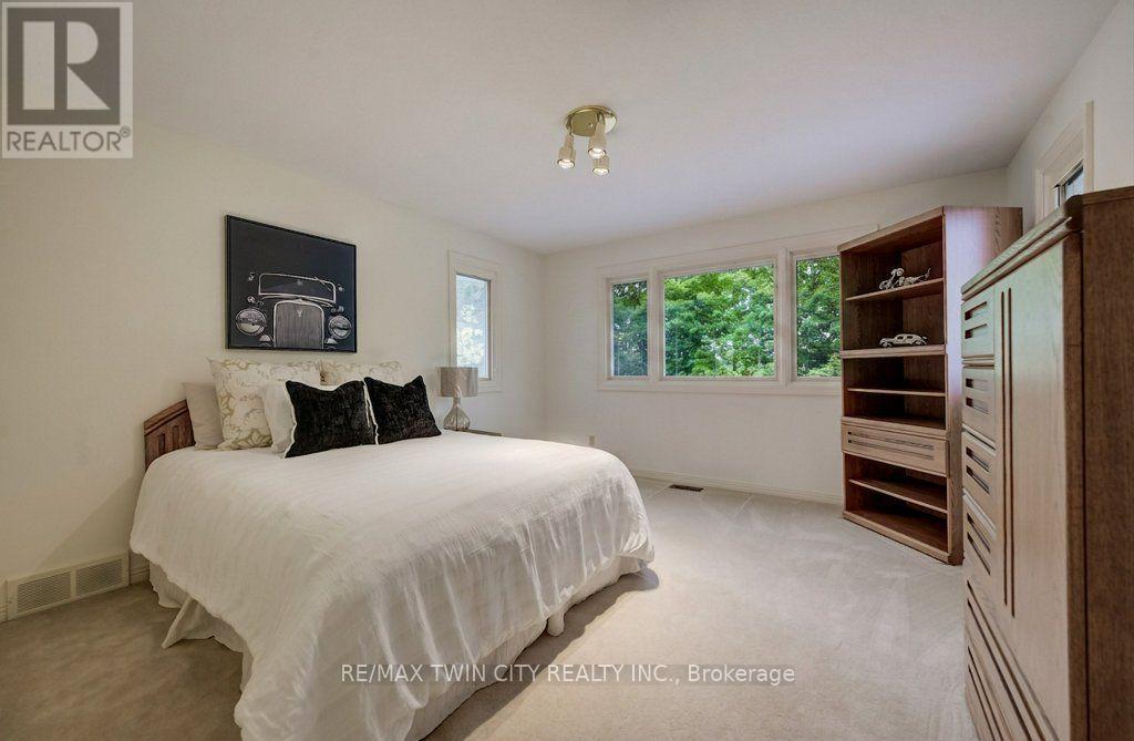 449 KNIGHTSBRIDGE COURT - 30
