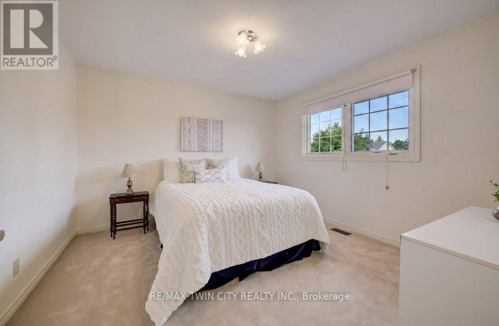 449 KNIGHTSBRIDGE COURT - 32