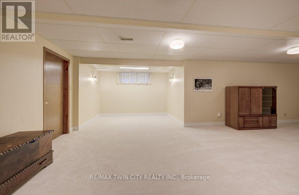 449 KNIGHTSBRIDGE COURT - 37