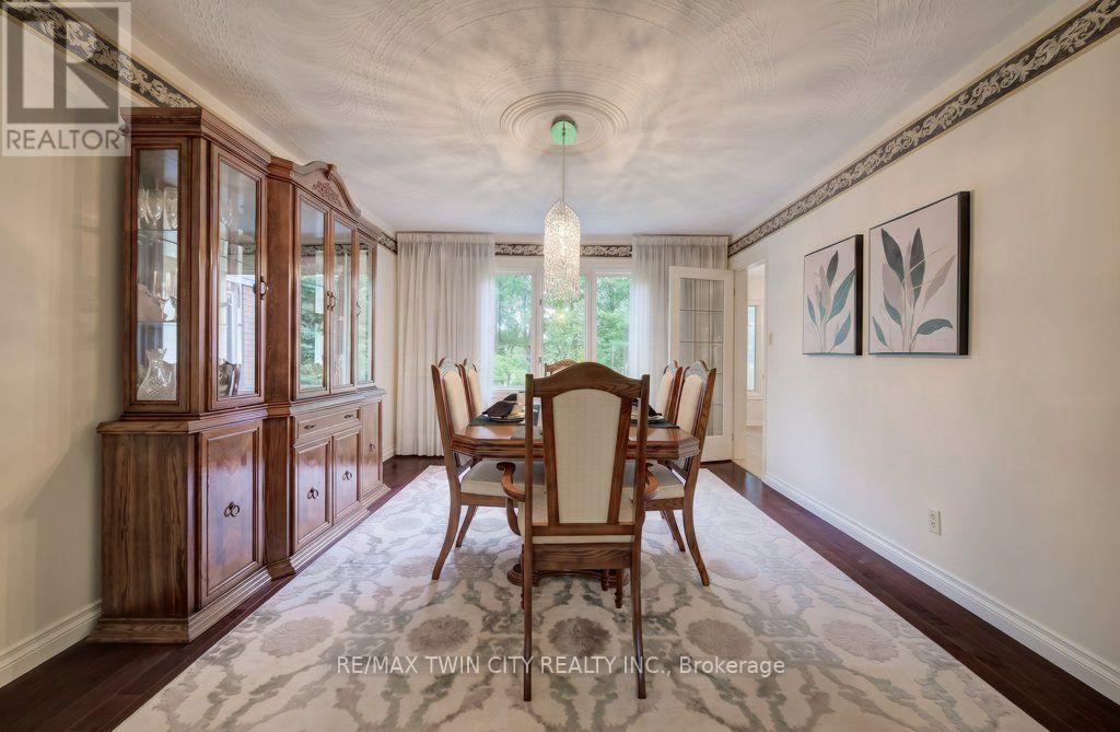 449 KNIGHTSBRIDGE COURT - 7