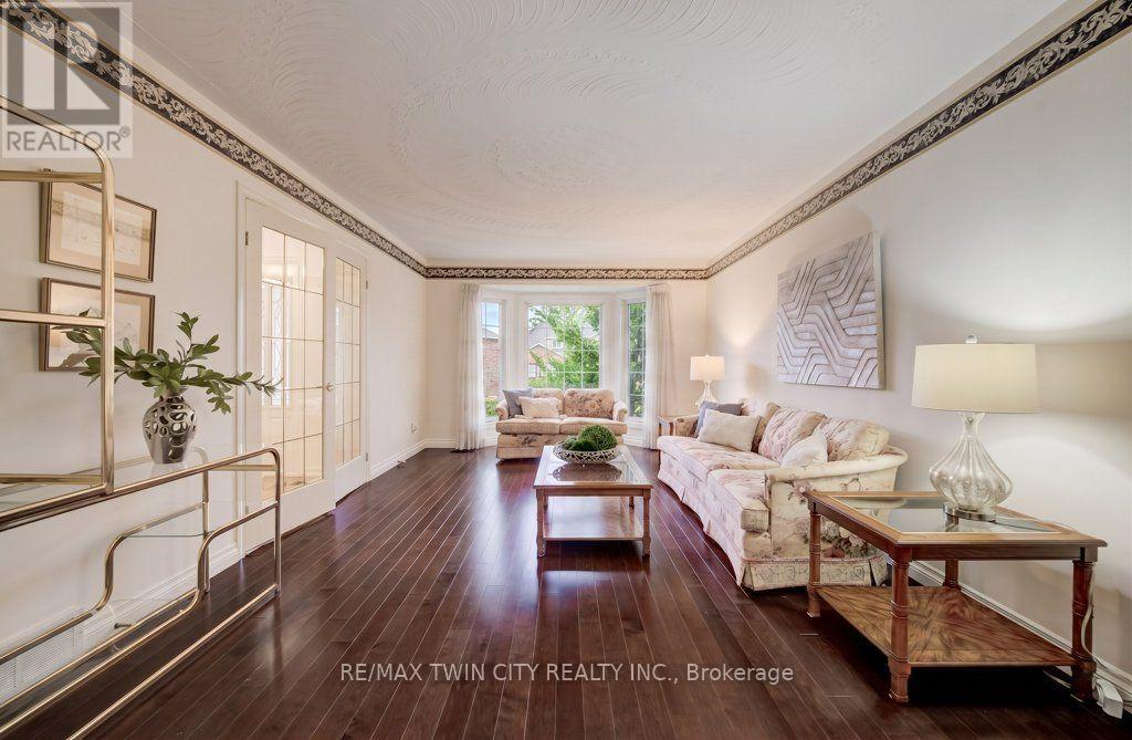 449 KNIGHTSBRIDGE COURT - 8