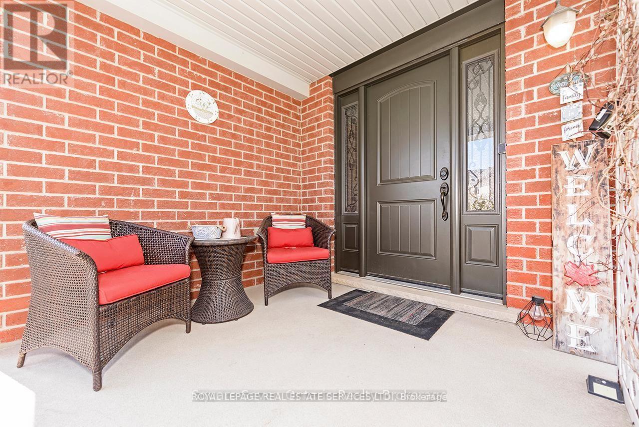 635 COMMONWEALTH CRESCENT — photo 2