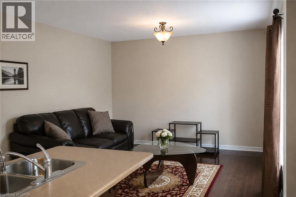 135 CHASE Crescent — photo 2