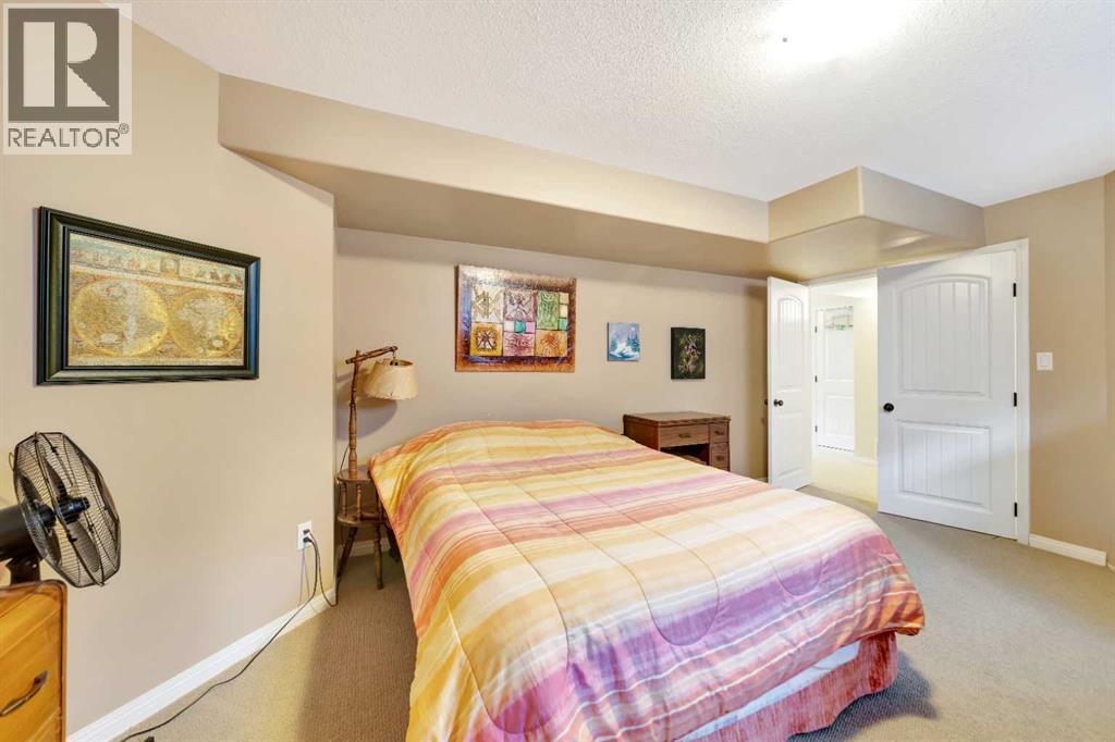 2111 56 Avenue - 37