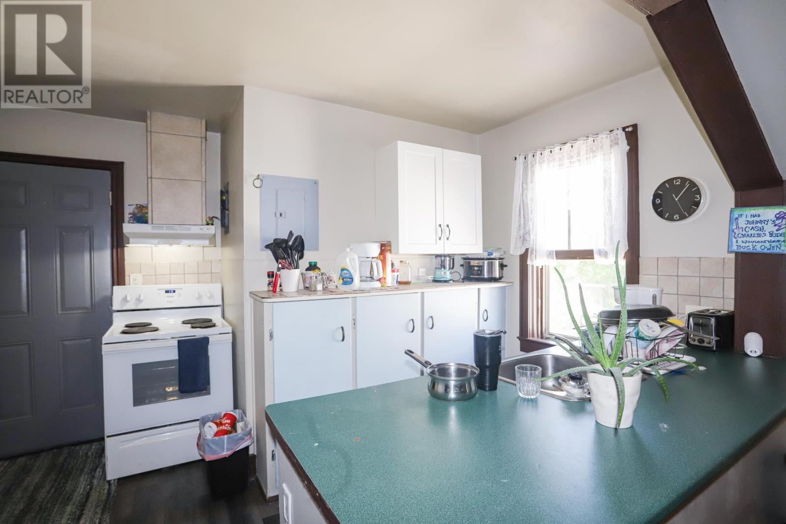 239 Wellington ST - 12