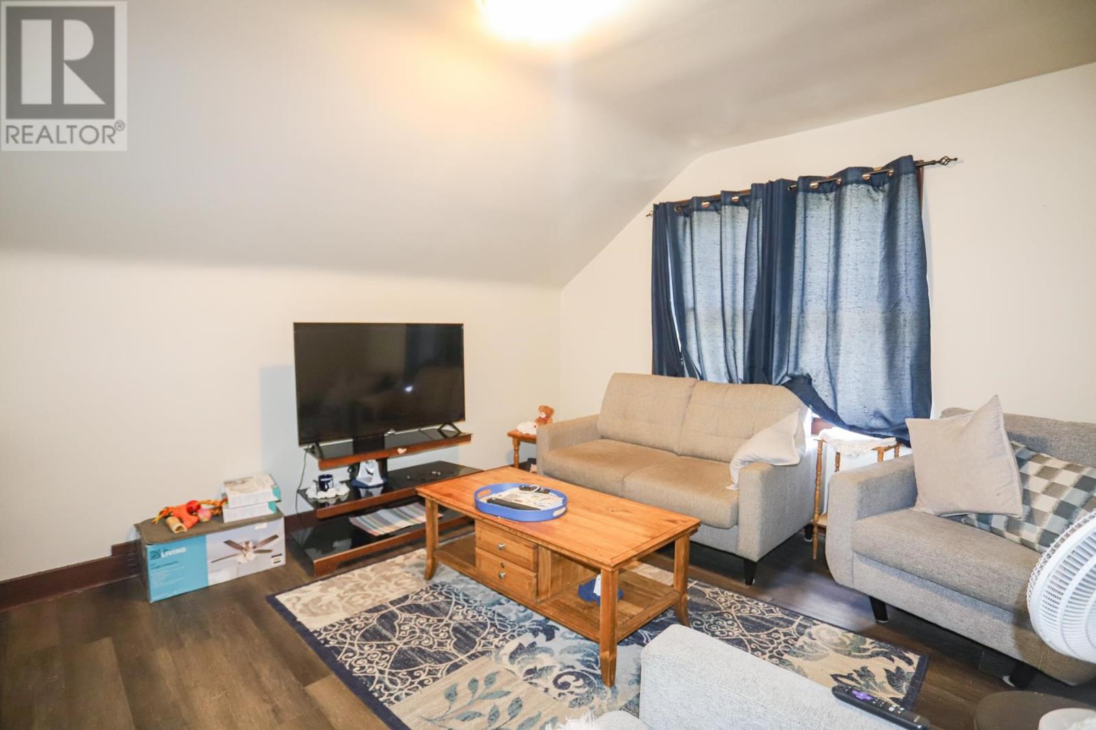 239 Wellington ST - 17