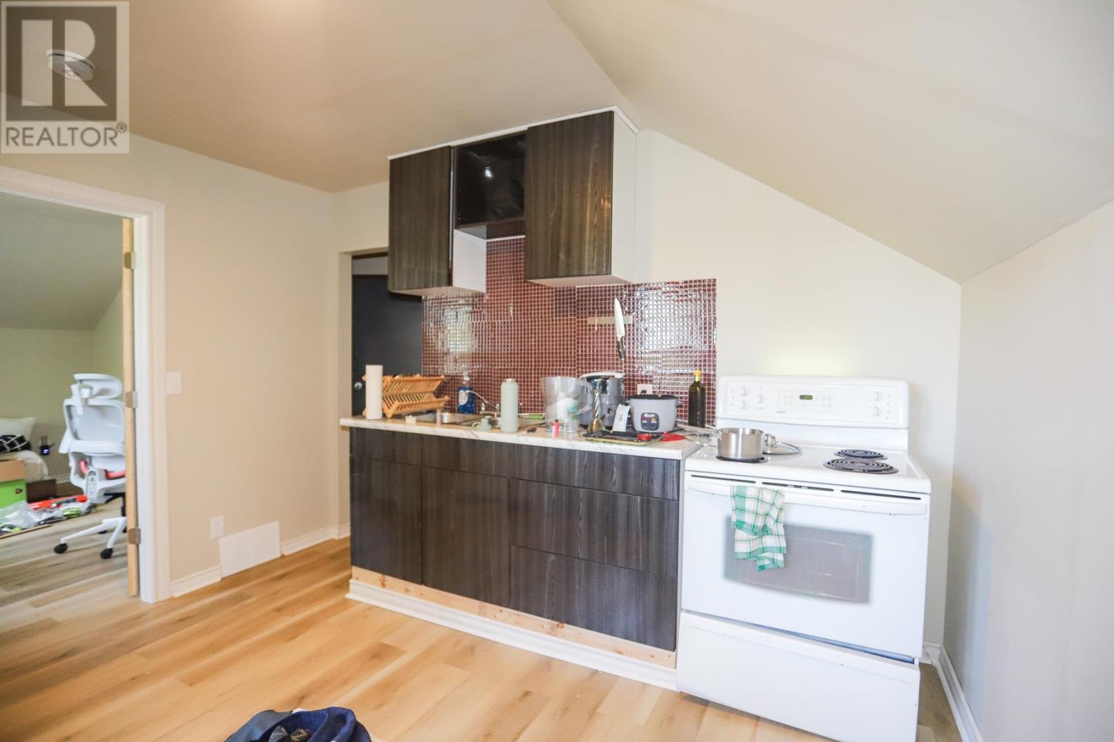 239 Wellington ST - Image 23