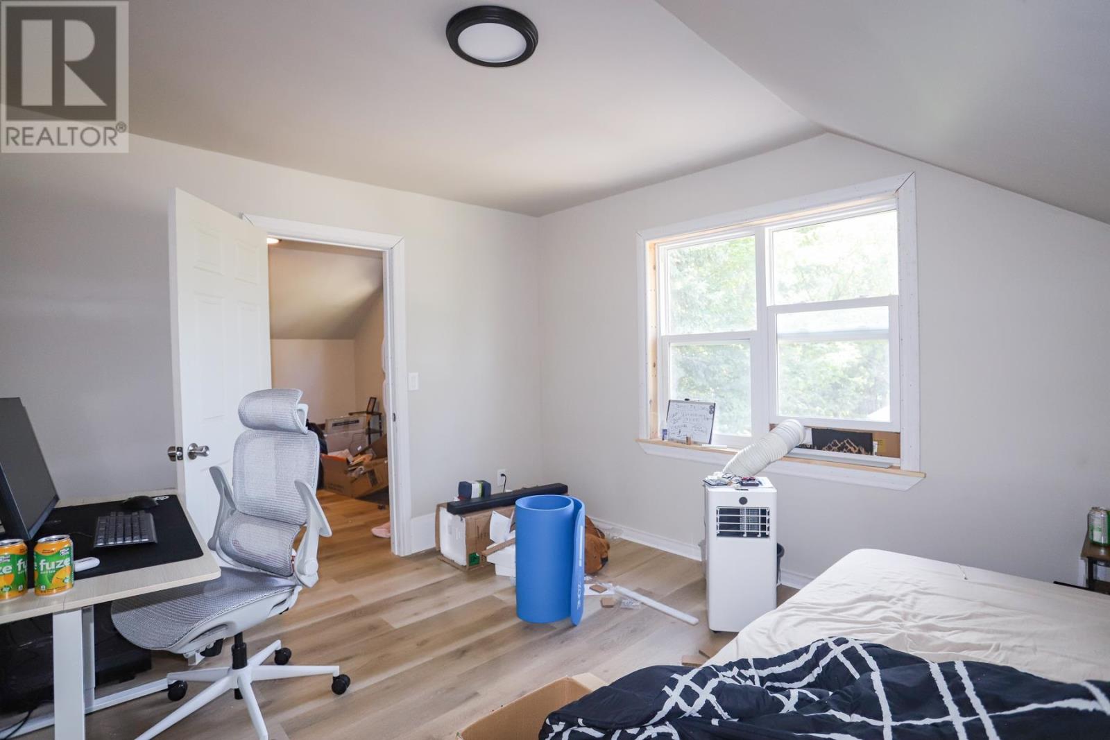 239 Wellington ST - 24