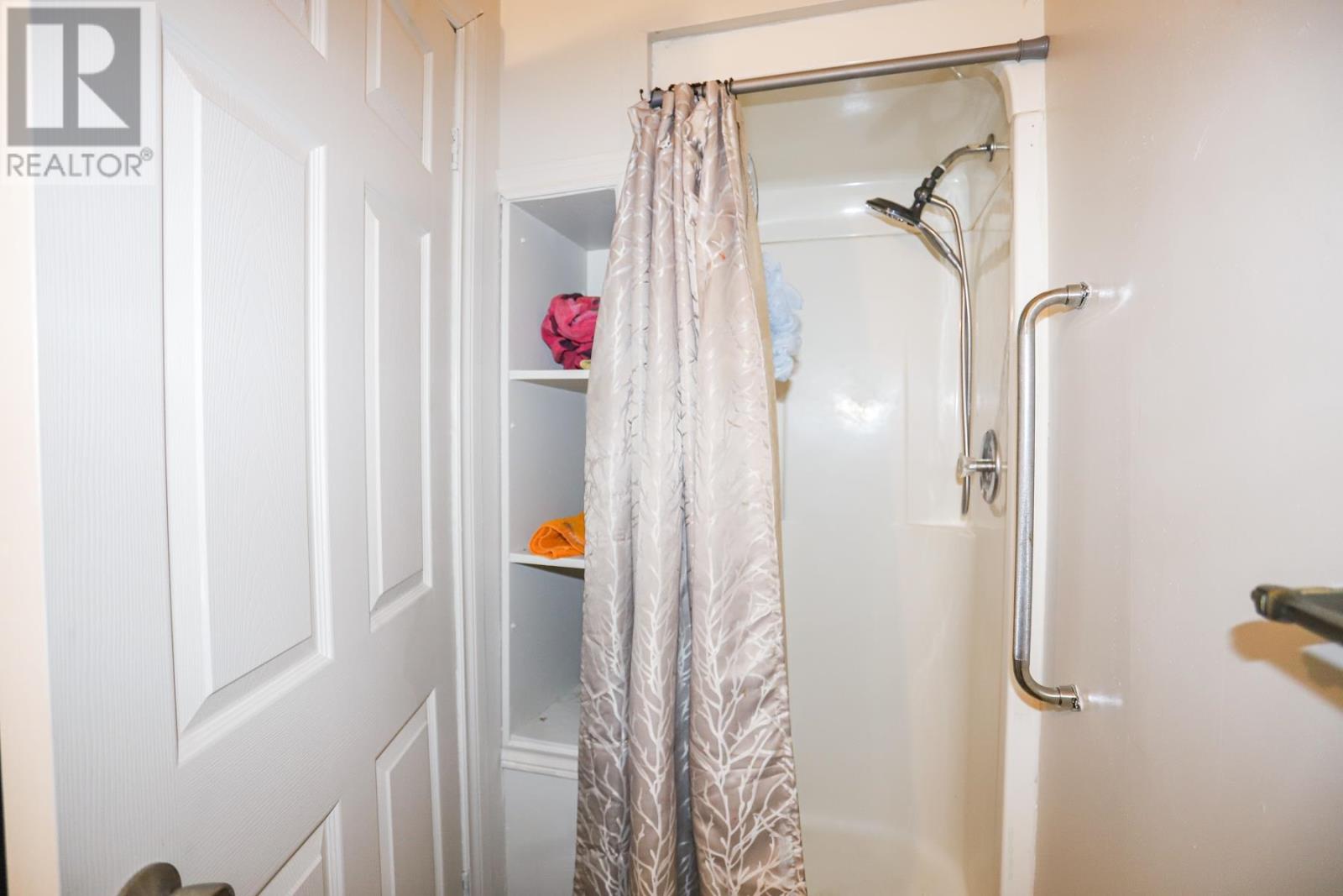 239 Wellington ST - 26