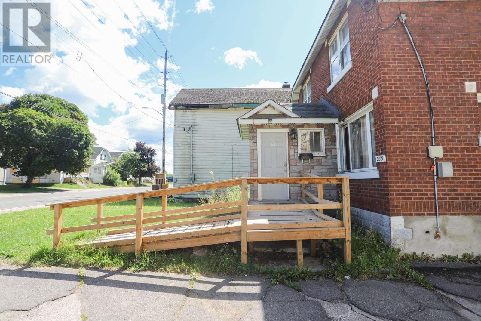 239 Wellington ST - Image 28
