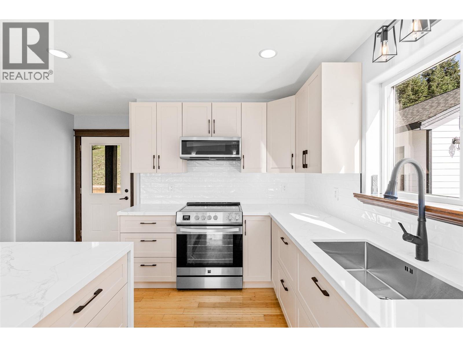 17936 Angus Road, Lake Country