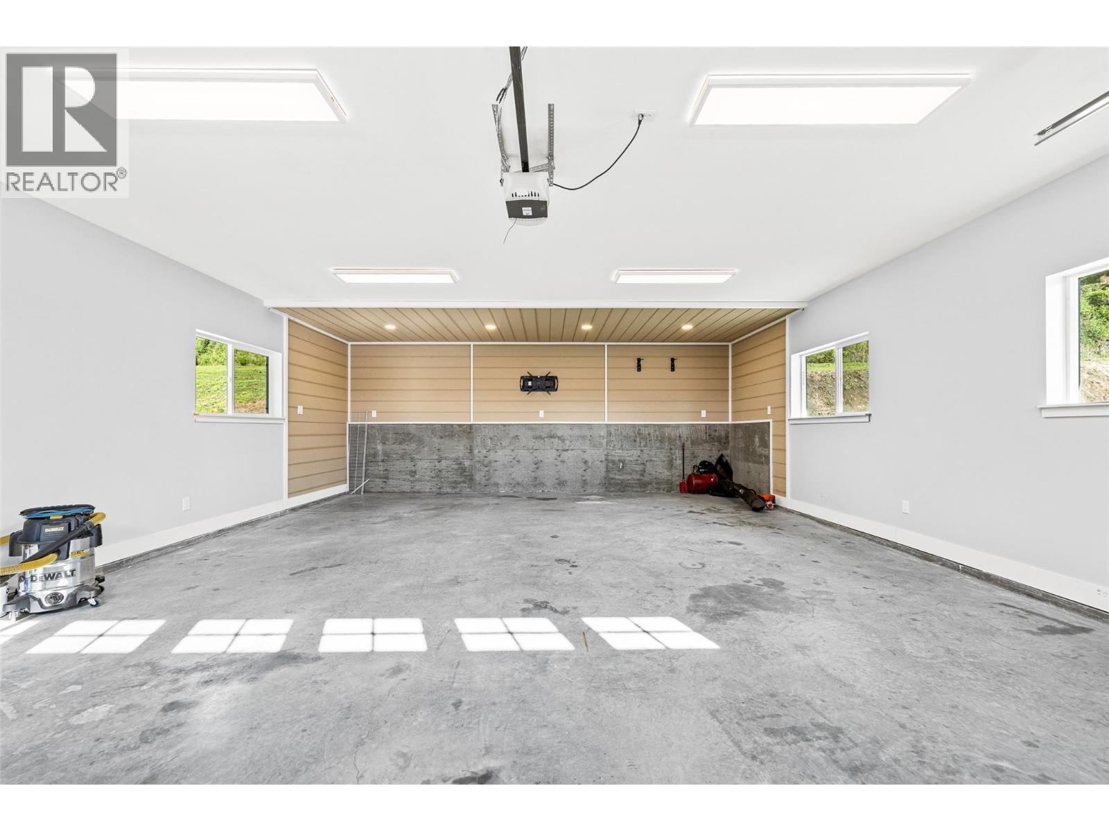 17936 Angus Road, Lake Country
