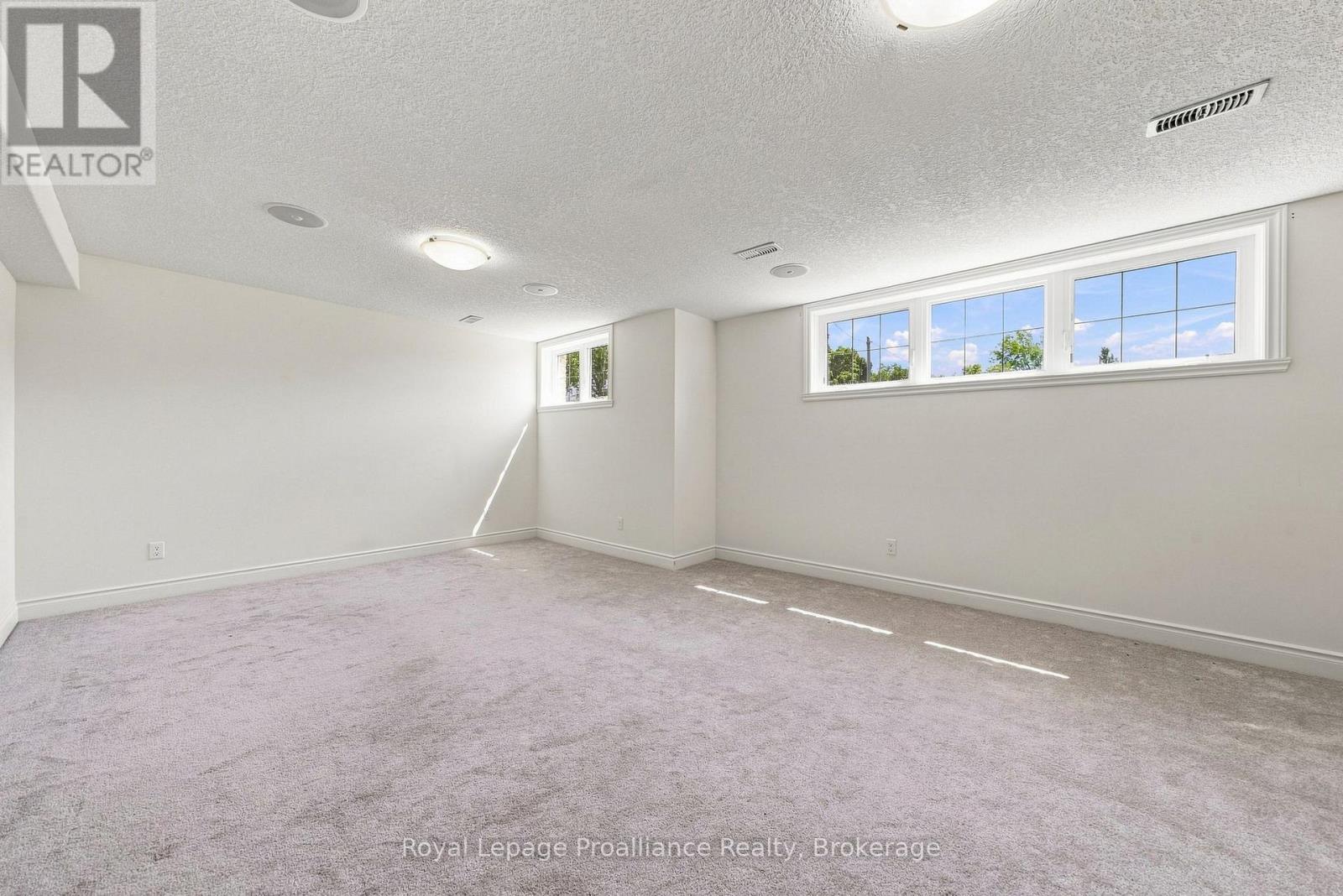 63 FREEDOM CRESCENT - 33