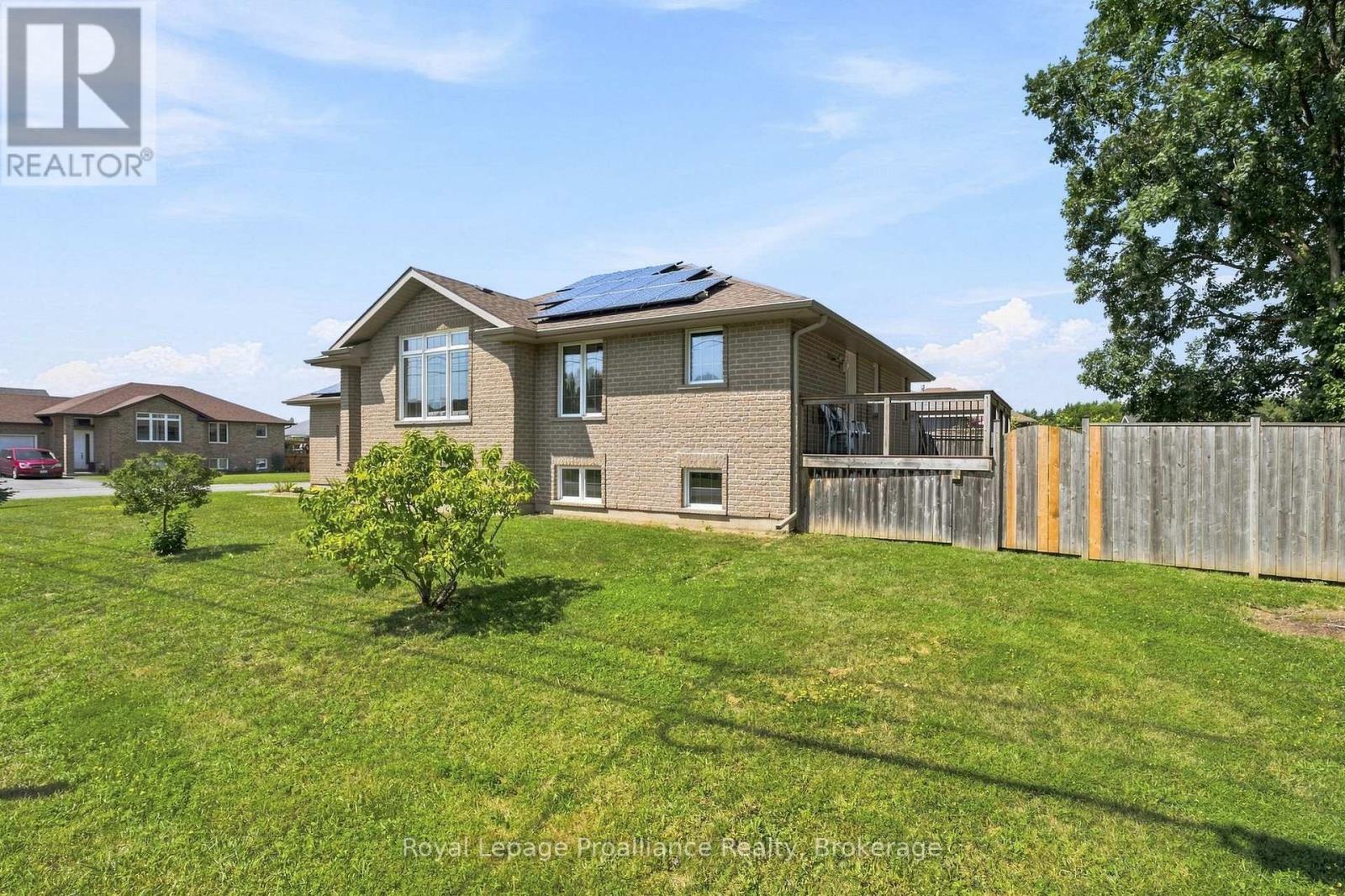 63 FREEDOM CRESCENT - 4