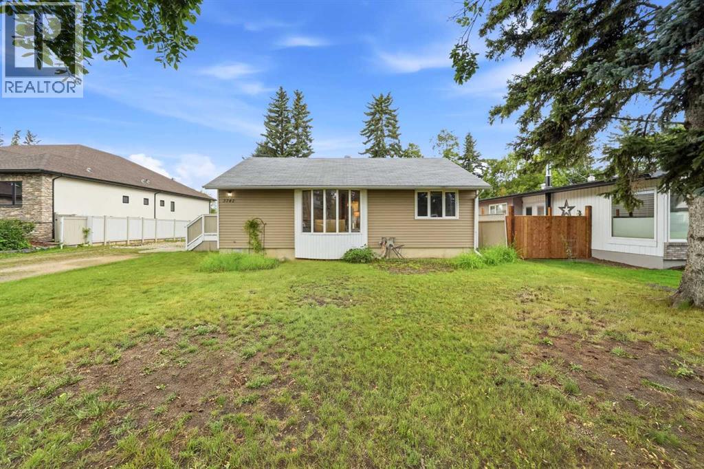 3742 44 Avenue - 2