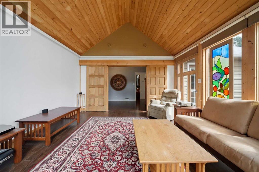 3742 44 Avenue - Image 32