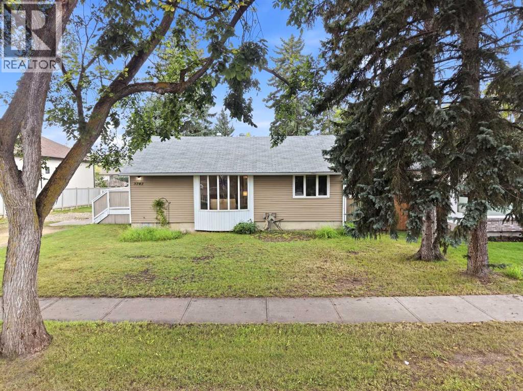 3742 44 Avenue - 47