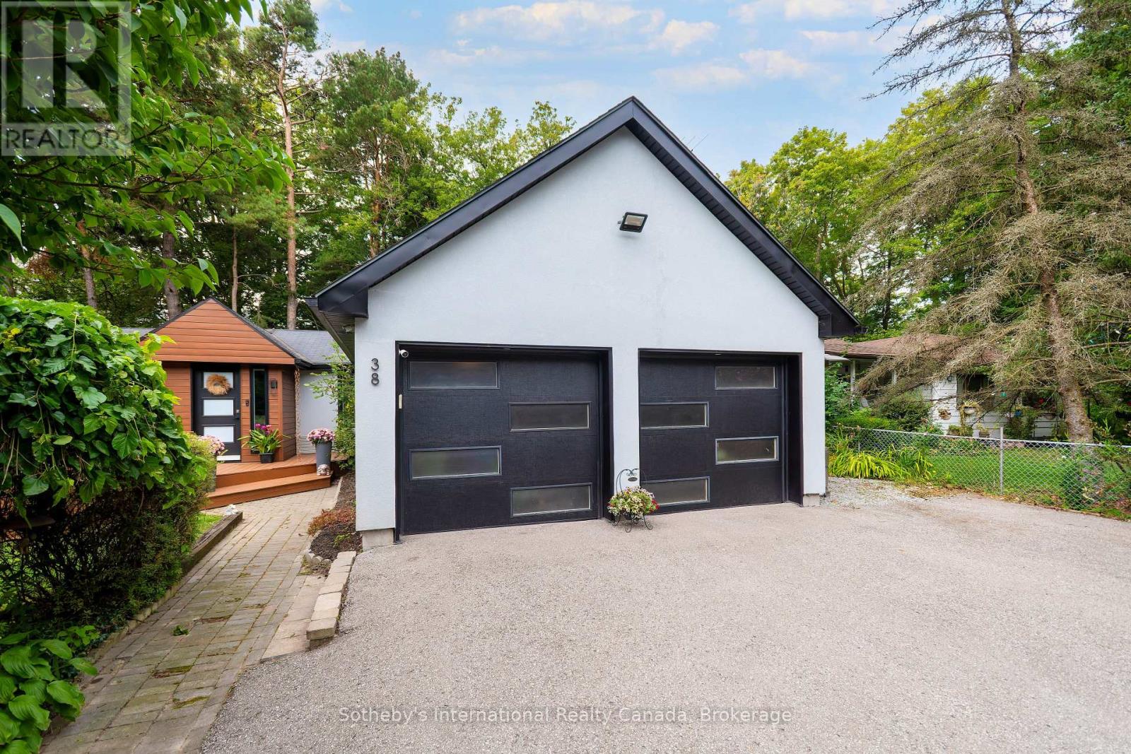 38 HILLTOP BOULEVARD - 12