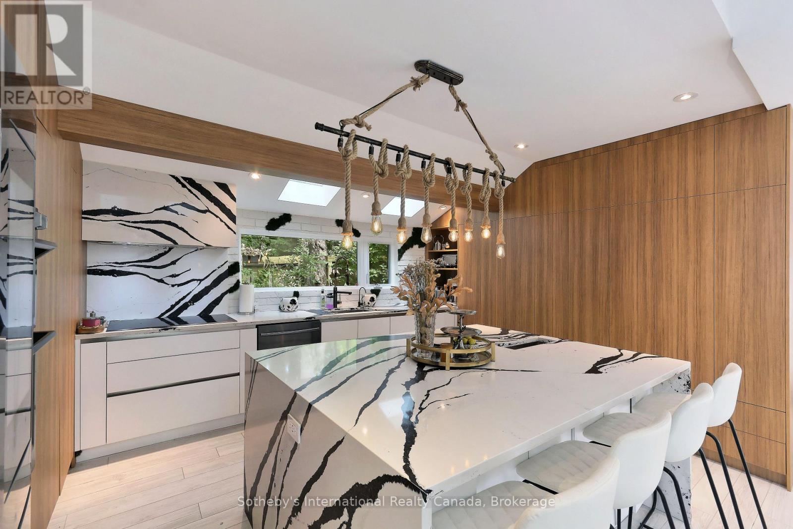 38 HILLTOP BOULEVARD - 28