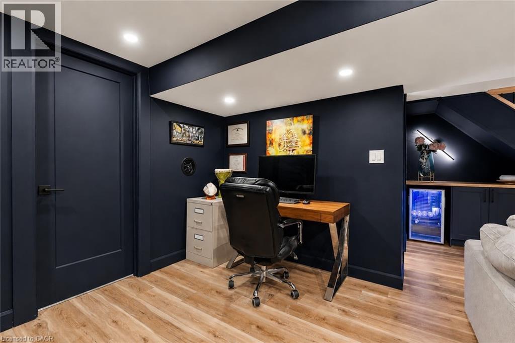30 ORLANDO Drive - Image 32